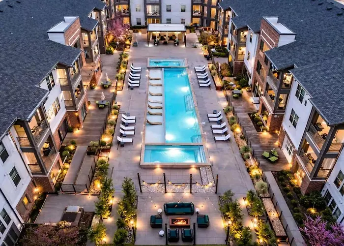 Resort-style Retreat With Pool Access Apartment *