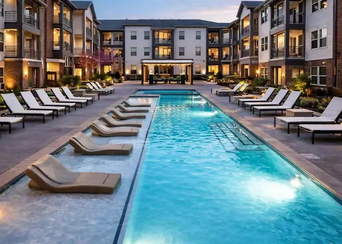 Apartment Resort-style Retreat With Pool Access *